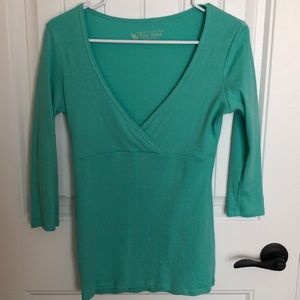 Green 3/4 sleeve shirt
